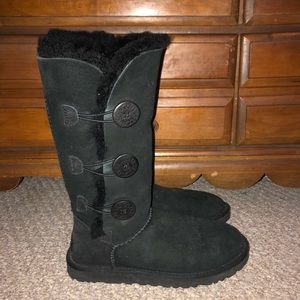 Woman’s tall black bailey button Ugg’s